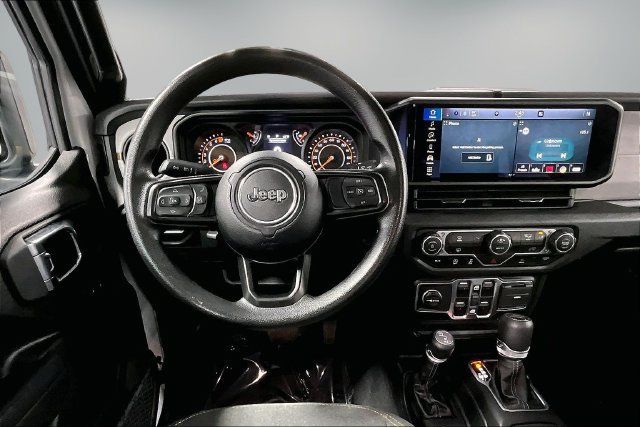 Used 2025 Jeep Gladiator Sport AWD/4WD image 10