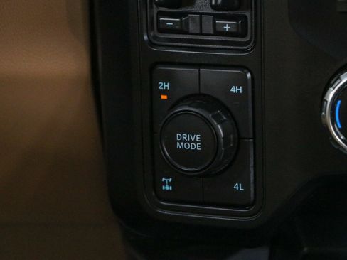 Used 2024 Ford F250 Lariat w/ Black Appearance Package AWD/4WD image 22