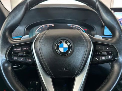 Used 2021 BMW 530e w/ Convenience Package image 22