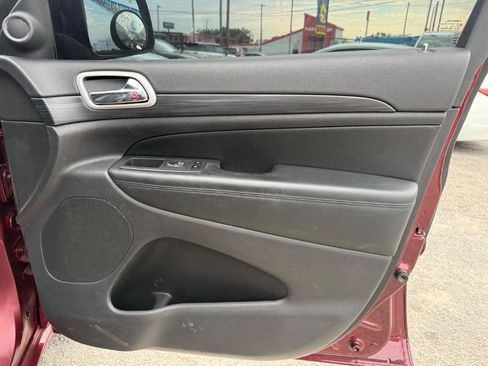 Used 2020 Jeep Grand Cherokee Altitude image 18