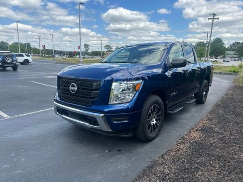 Used 2024 Nissan Titan SV w/ SV Convenience Package RWD image 4