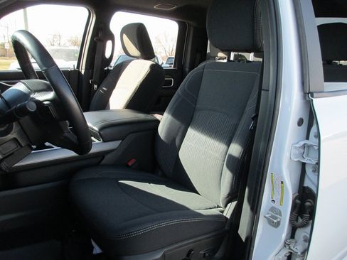 Used 2024 RAM 3500 Big Horn w/ Sport Appearance Package image 19