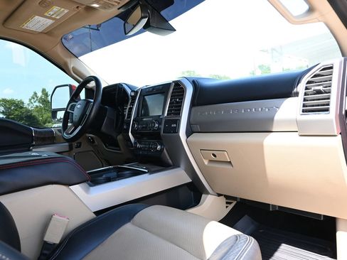 Used 2017 Ford F250 Lariat w/ Lariat Ultimate Package AWD/4WD image 27