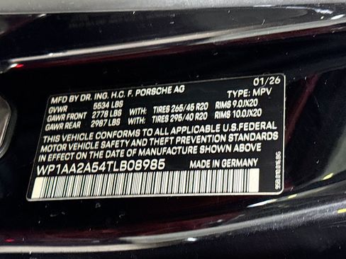 Certified 2026 Porsche Macan AWD/4WD image 44