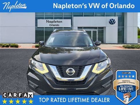 Used 2020 Nissan Rogue SV image 2