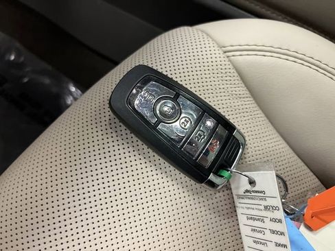 Used 2022 Lincoln Corsair AWD w/ Premium Package image 30