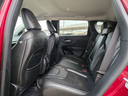 Used 2020 Jeep Cherokee Latitude Plus image 14