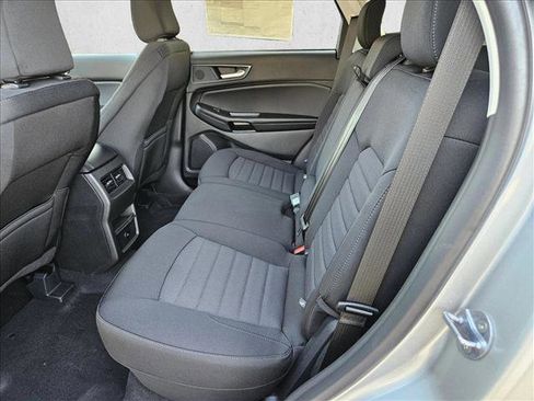Used 2024 Ford Edge SE w/ Black Appearance Package image 12