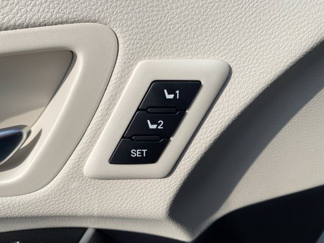 Certified 2025 Toyota Sienna Platinum AWD/4WD image 17
