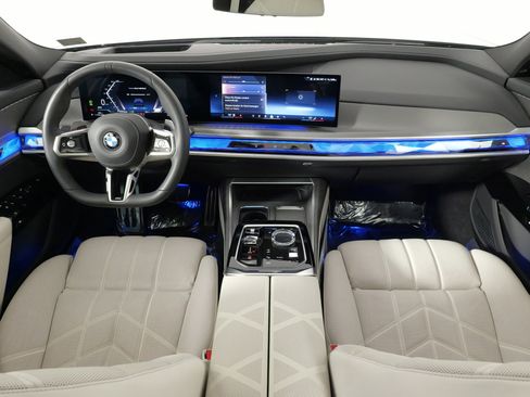 Used 2023 BMW 760i xDrive image 32