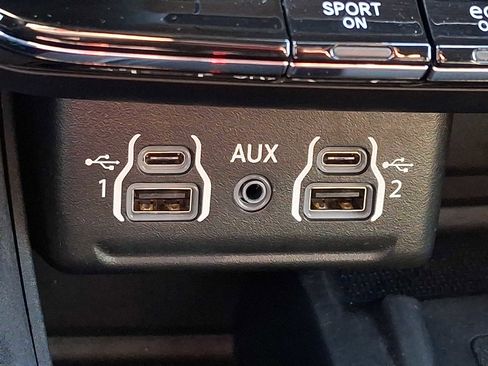 Used 2023 Dodge Durango R/T w/ Hemi Orange Plus Package image 28