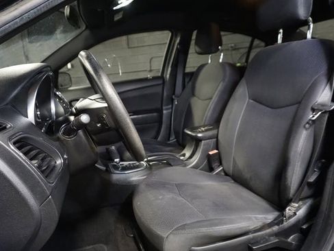 Used 2014 Chrysler 200 LX image 9