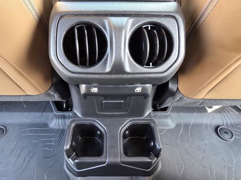 Used 2022 Jeep Gladiator Overland w/ Popular Equipment Package AWD/4WD image 28