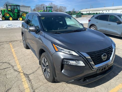 Used 2021 Nissan Rogue SV w/ Premium Package image 3
