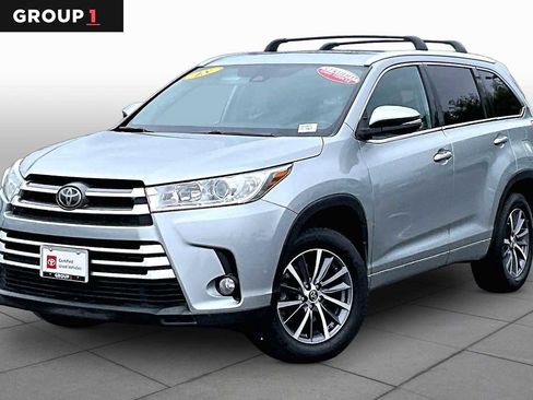 Certified 2018 Toyota Highlander XLE AWD/4WD image 1