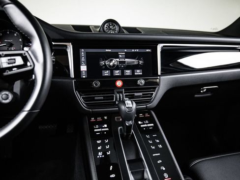 Certified 2023 Porsche Macan Turbo AWD/4WD image 19