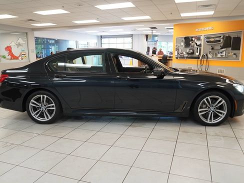 Used 2017 BMW 740i xDrive AWD/4WD image 13