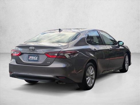 Used 2022 Toyota Camry LE image 5