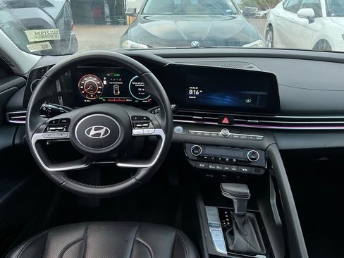 Used 2025 Hyundai Elantra Limited image 13