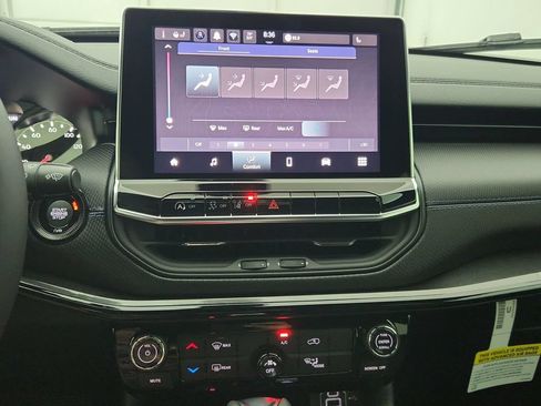 New 2026 Jeep Compass Latitude AWD/4WD image 25
