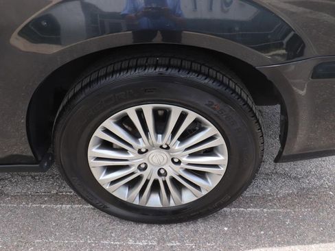 Used 2014 Chrysler Town & Country Touring-L w/ Driver Convenience Group FWD image 9