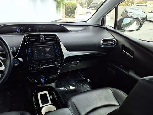 Certified 2016 Toyota Prius Three Touring FWD image 31