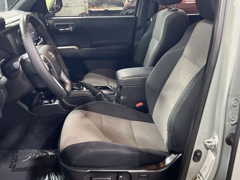 Used 2022 Toyota Tacoma TRD Sport image 13