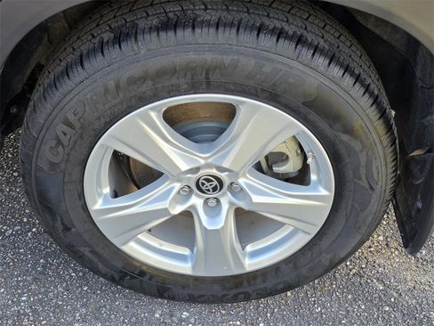 Used 2023 Toyota Highlander LE image 36