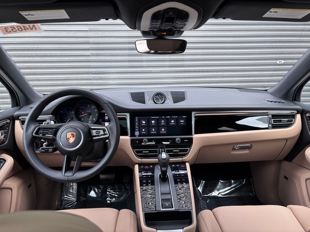 Certified 2026 Porsche Macan AWD/4WD image 13