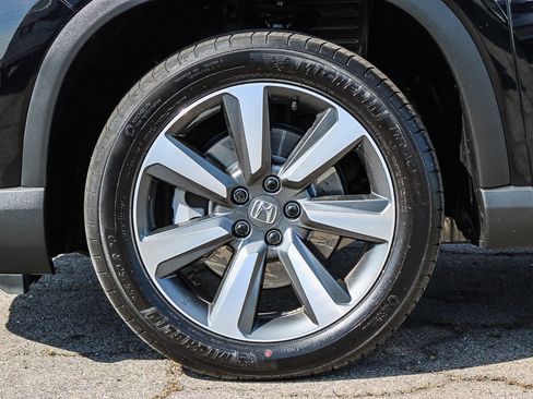 Used 2025 Honda Pilot Touring image 9