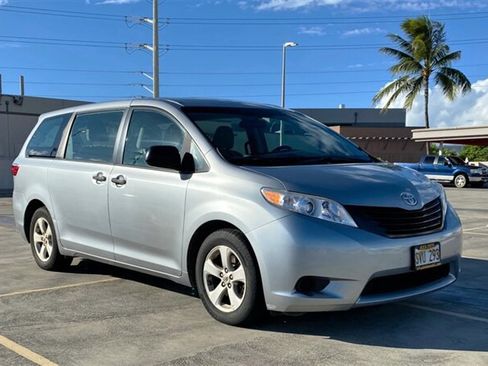 Used 2016 Toyota Sienna L FWD image 3