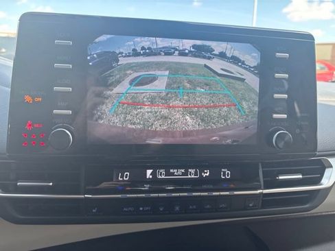 Used 2023 Toyota Sienna XLE FWD image 12