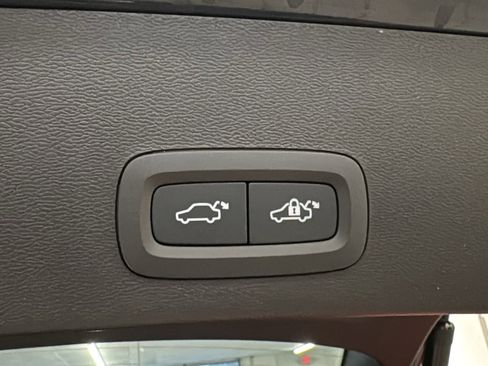 New 2026 Volvo XC40 B5 Ultra w/ Protection Package Premier image 30