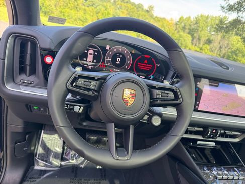 New 2025 Porsche Cayenne image 15