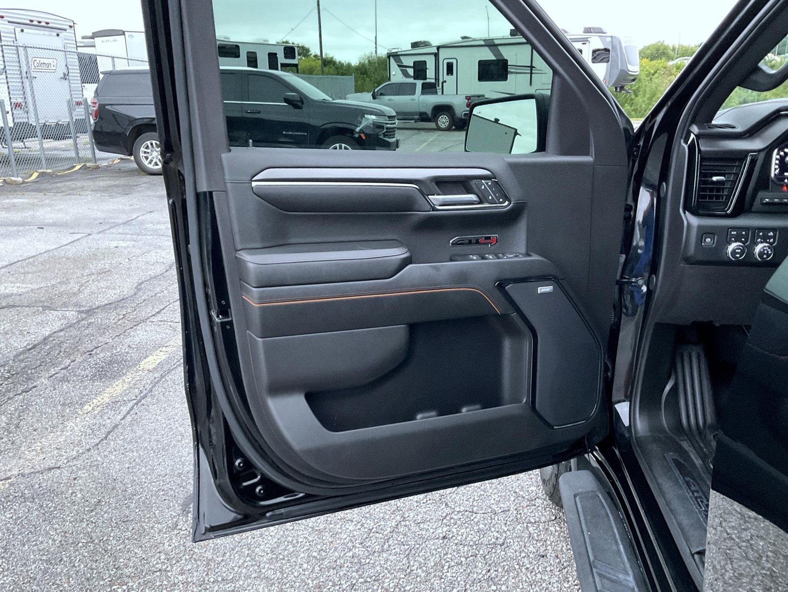 Certified 2024 GMC Sierra 1500 AT4 w/ Technology Package AWD/4WD image 9