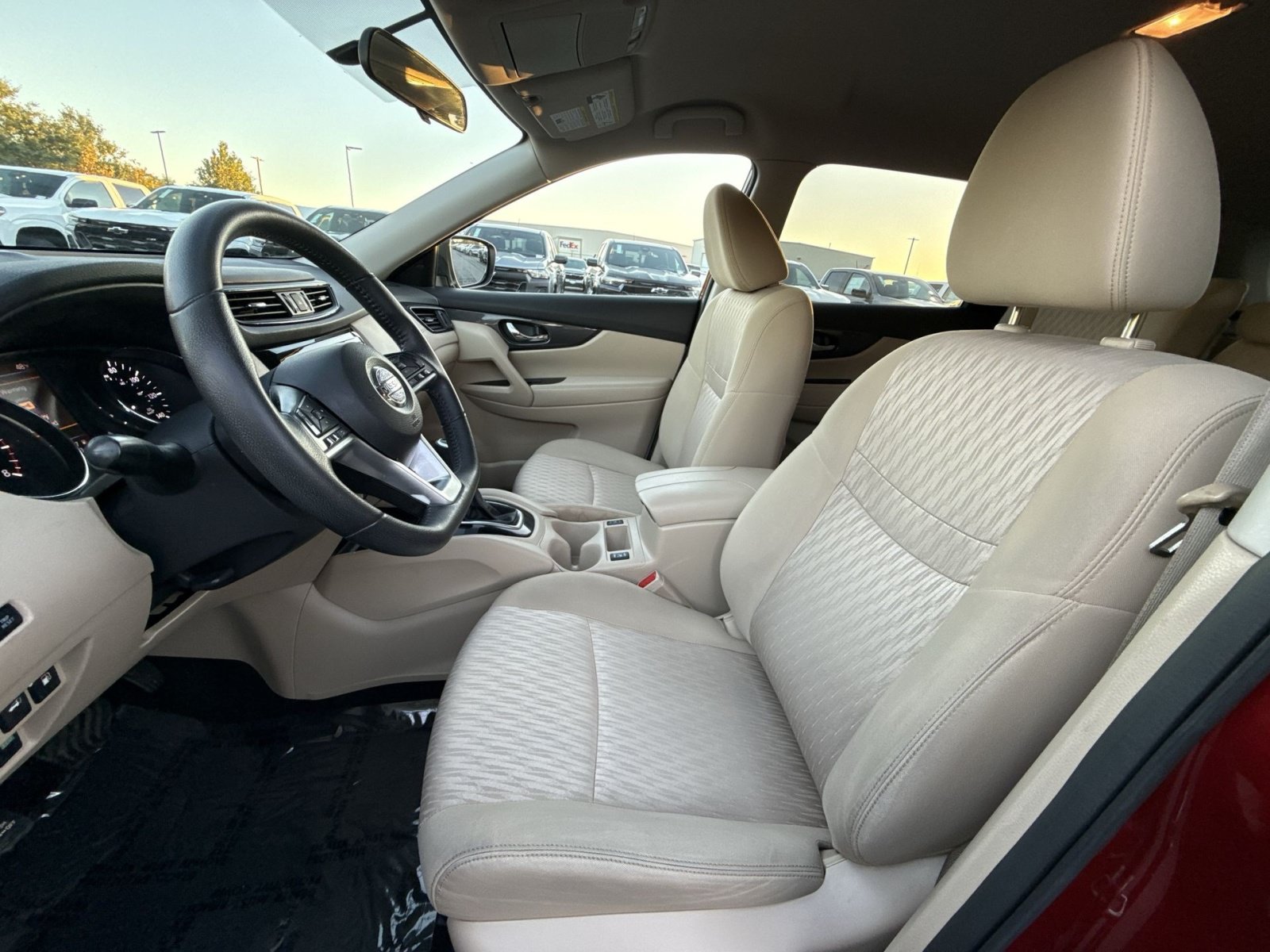 Used 2018 Nissan Rogue SV AWD/4WD image 14