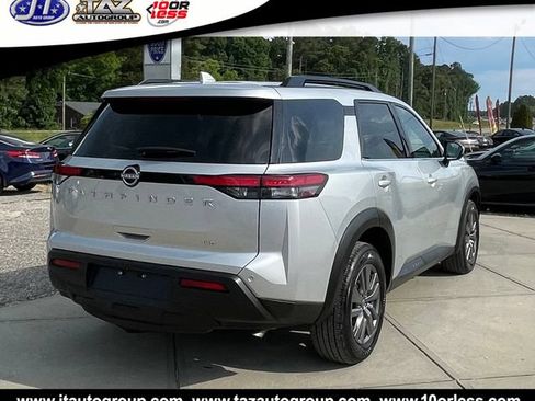 Used 2025 Nissan Pathfinder SV AWD/4WD image 7