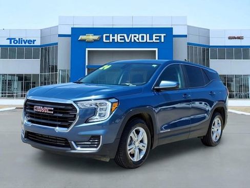 Used 2024 GMC Terrain SLE FWD image 2