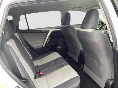 Used 2015 Toyota RAV4 LE image 18