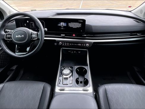 Certified 2025 Kia Carnival SX FWD image 9
