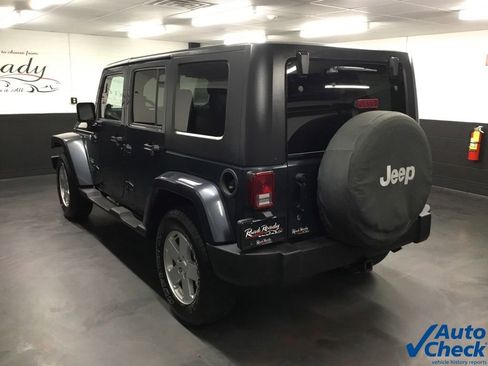 Used 2007 Jeep Wrangler Unlimited Sahara w/ Dual Top Group image 7