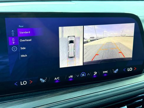 Used 2025 Chevrolet Suburban Z71 image 28