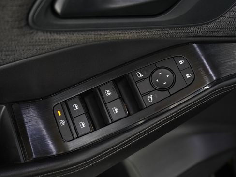 Used 2021 Nissan Rogue S FWD image 19