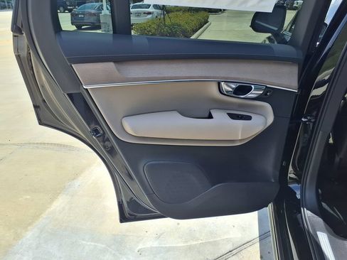 New 2026 Volvo XC90 B5 Plus w/ Protection Package Premier AWD/4WD image 15