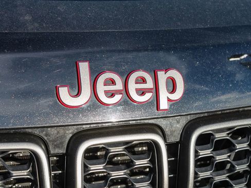 Used 2019 Jeep Grand Cherokee Trailhawk w/ Trailhawk Luxury Group image 6