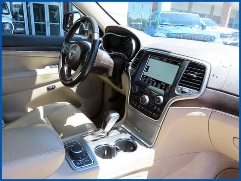 Certified 2018 Jeep Grand Cherokee Overland AWD/4WD image 8