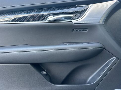 Used 2025 Cadillac XT6 Premium Luxury w/ Technology Package image 11