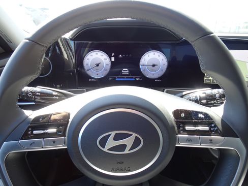 New 2025 Hyundai Elantra Limited w/ Cargo Package FWD image 21