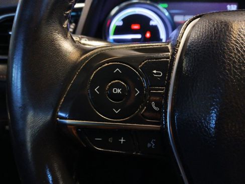 Used 2020 Toyota Camry XLE image 16