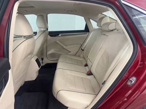 Used 2017 Volkswagen Passat 1.8T SE image 12